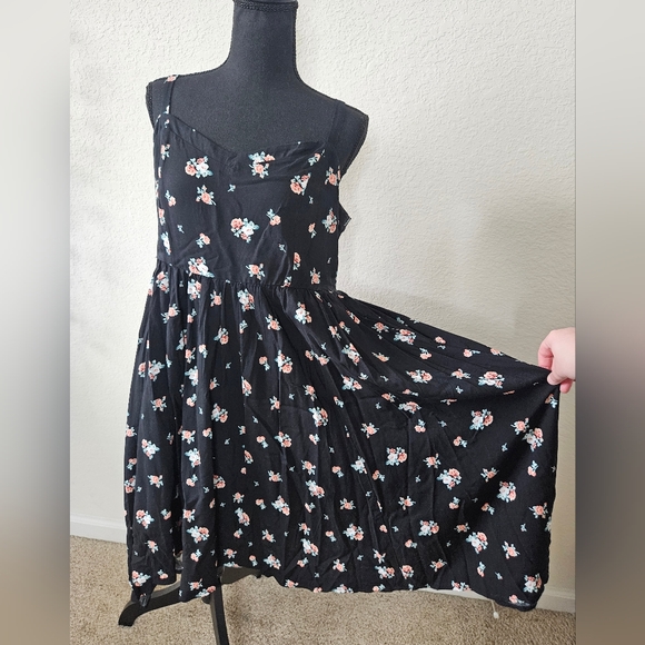 💚HP💚NWT Torrid Sweetheart Black Pink Floral Handkerchief Challis Midi Dress - Picture 7 of 15